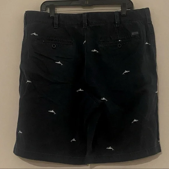 IZOD Men’s Whale Navy Blue Whale 🐋 Print  Khaki Shorts 38 - Picture 2 of 4